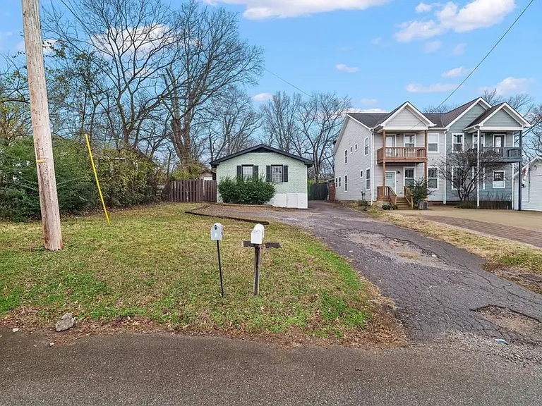 319 Morton Ave #A — Photo 16