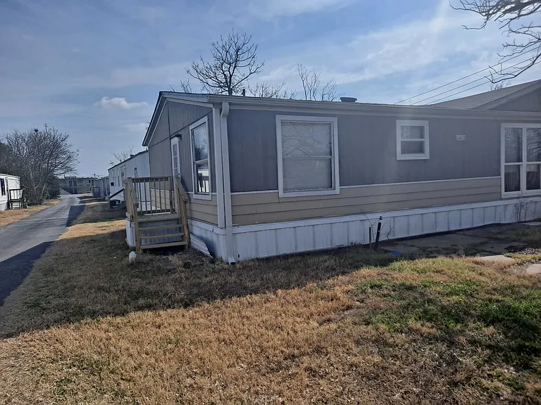 1010 E Crest Dr — Photo 12