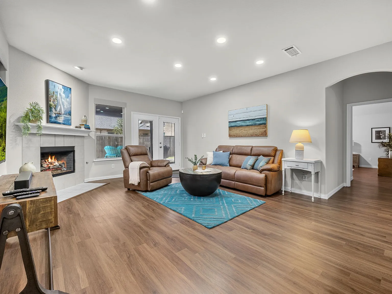 3 bed, 2500 sqft, $7,290 — Photo 4