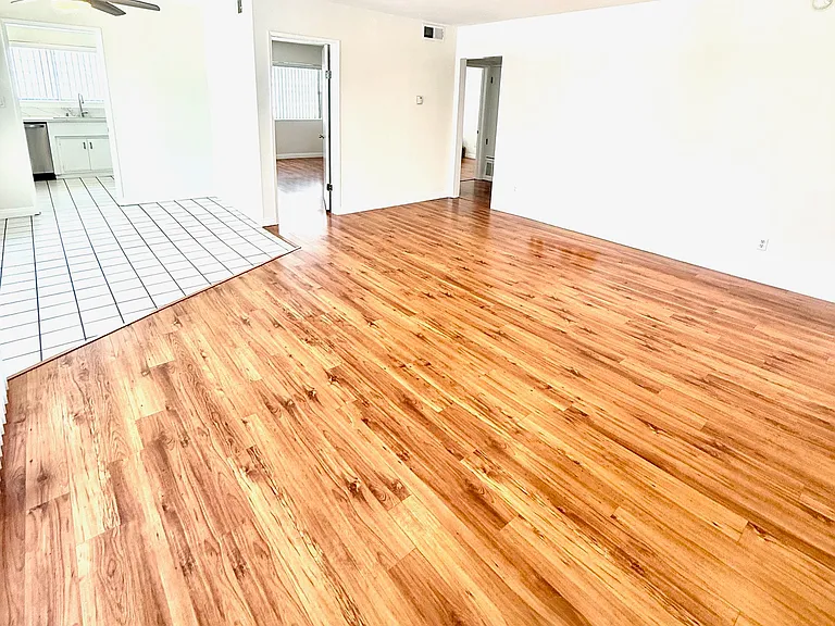 11748 Mayfield Ave #5 — Photo 9