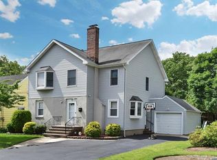 39 Peek St, Rochelle Park, NJ 07662
