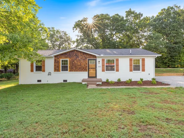 100 Short St, Dickson, TN 37055