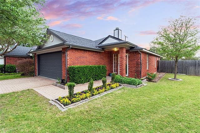 1st image of 520 Majestic Park Ln