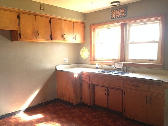 5th image of 729 Willow Dr
