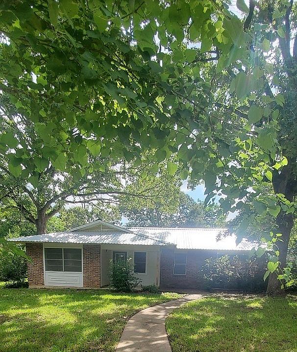 1st image of 405 Robinhood Cir