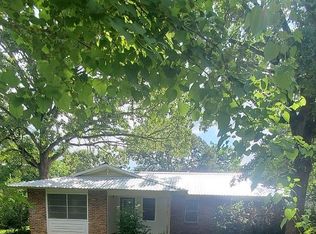 405 Robinhood Cir, Crockett, TX 75835