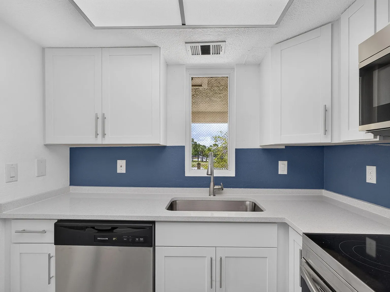 2 bed, 2.0 bath, 782 sqft, $1,700 — Photo 2