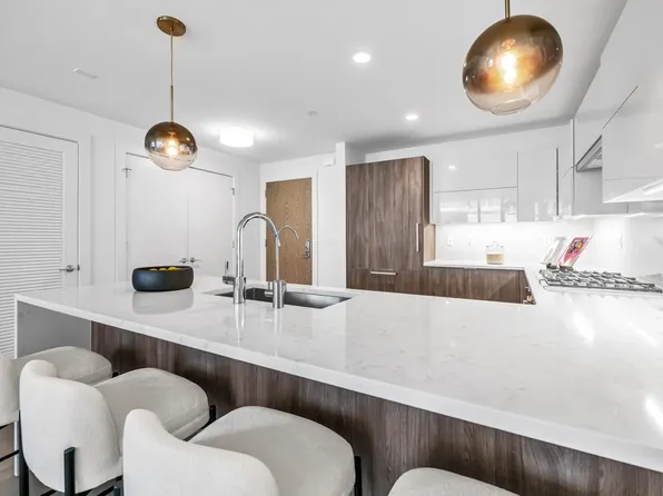 9 Avenue At Port Imperial image 11 of 50