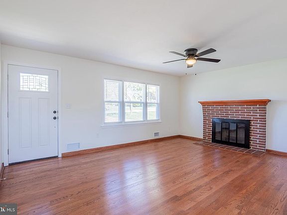3rd image of 1505 Southview Rd