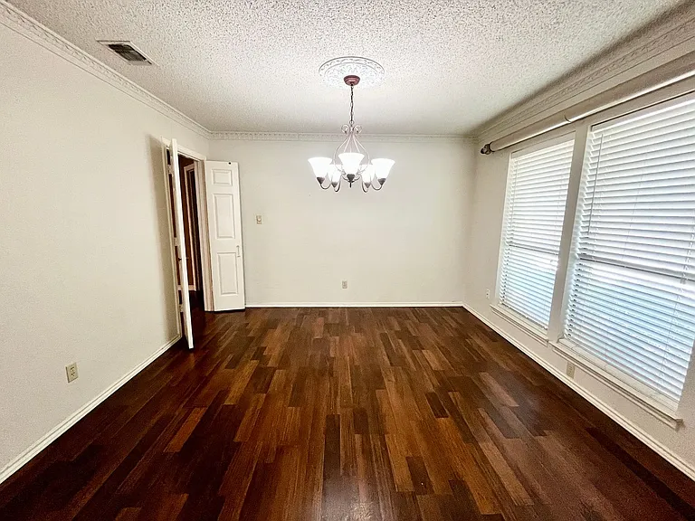 5714 Louise Way Dr — Photo 8