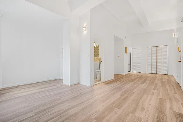 Rented by Realmart Realty LLC | media 7