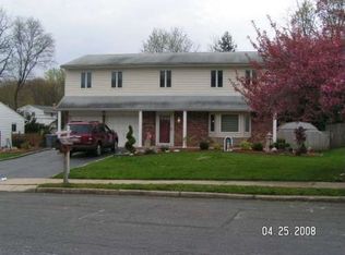 54 Knight Ln, Kings Park, NY 11754