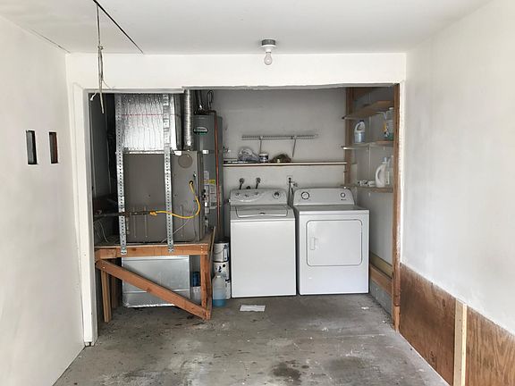 3rd image of 1079 Capitol Ave