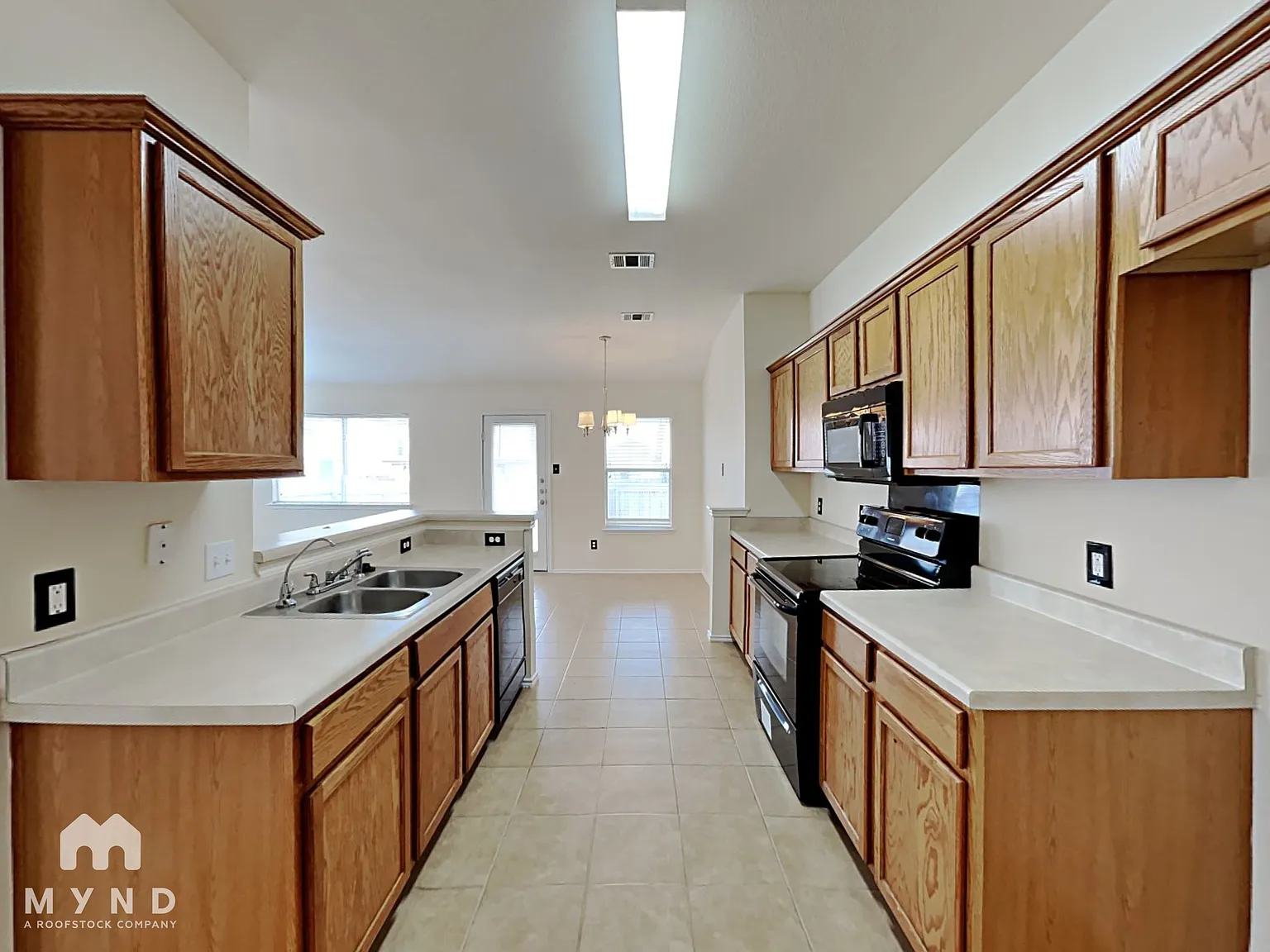 4 bed, 2.0 bath, 1685 sqft, $1,975 — Photo 4