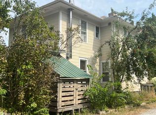 603 S 4th St, Fairfield, IA 52556