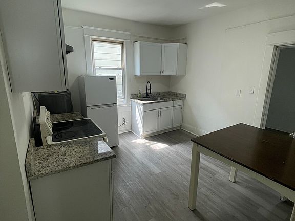 3rd image of 1530 Prentis Ave