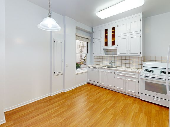 4th image of 2355 Polk St APT 101