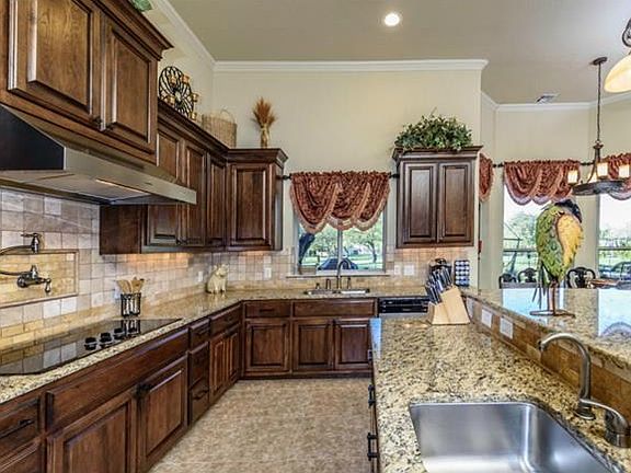 Pot filler faucet, Bosch applainces, upgraded granite, 2 sinks, island, 42" cabinets, crown molding, Travertine back-splash & more