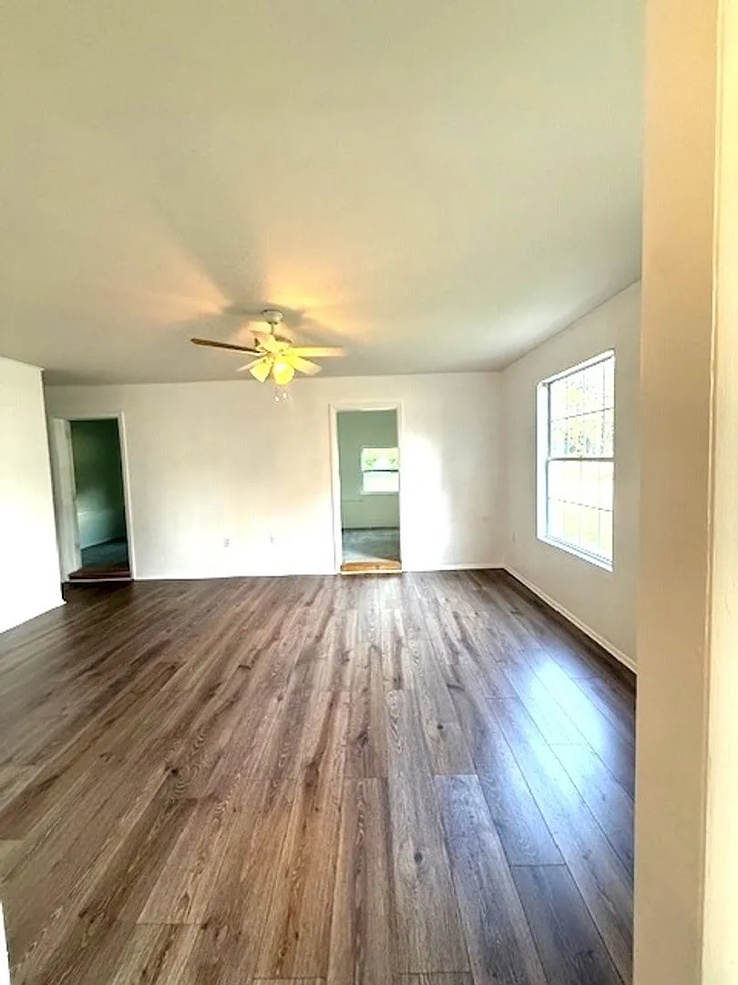 2215 Vine Street — Photo 4