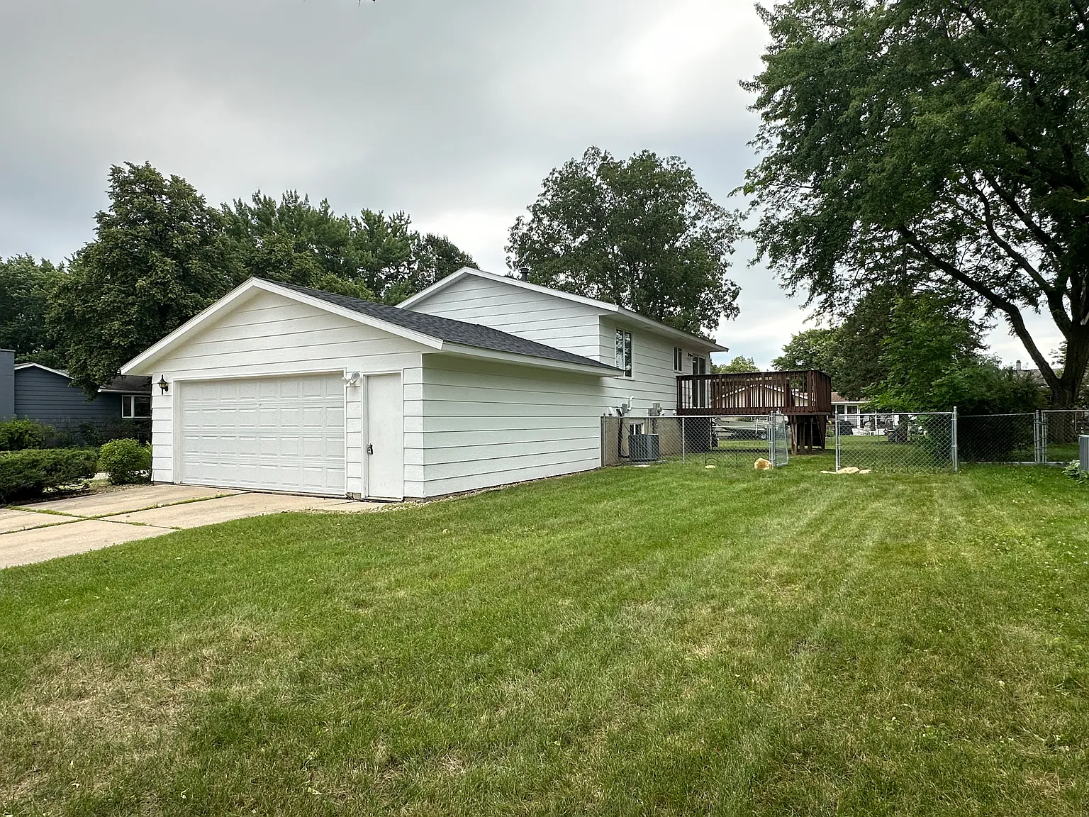 3 bed, 1660 sqft, $2,100 — Photo 3