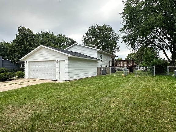 3rd image of 854 16 1/2 St SE