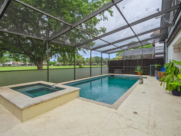 1400 W Sandpiper Circle, Pembroke Pines, FL 33026
