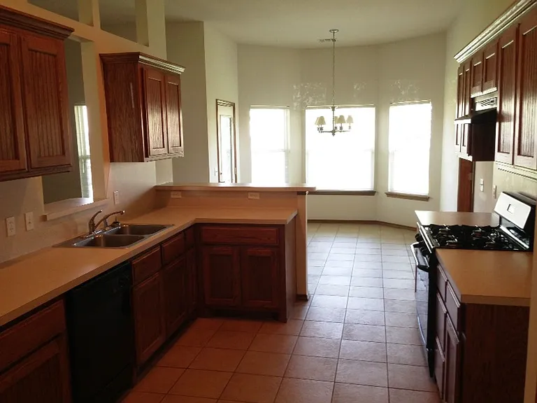1608 Jordan Dr — Photo 3