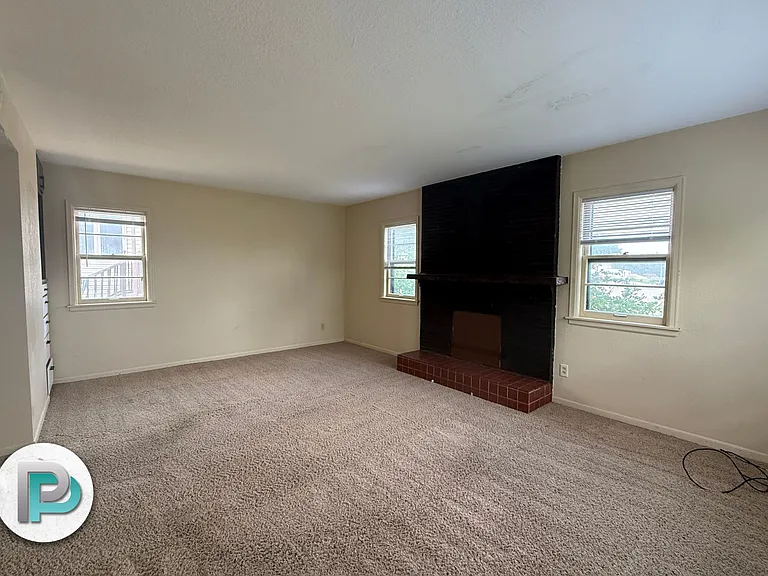 10 26th St SW — Photo 3