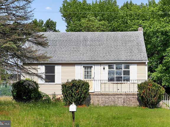 2nd image of 934 Singerly Rd