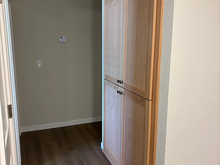 1182 Franklin Ave — Photo 12