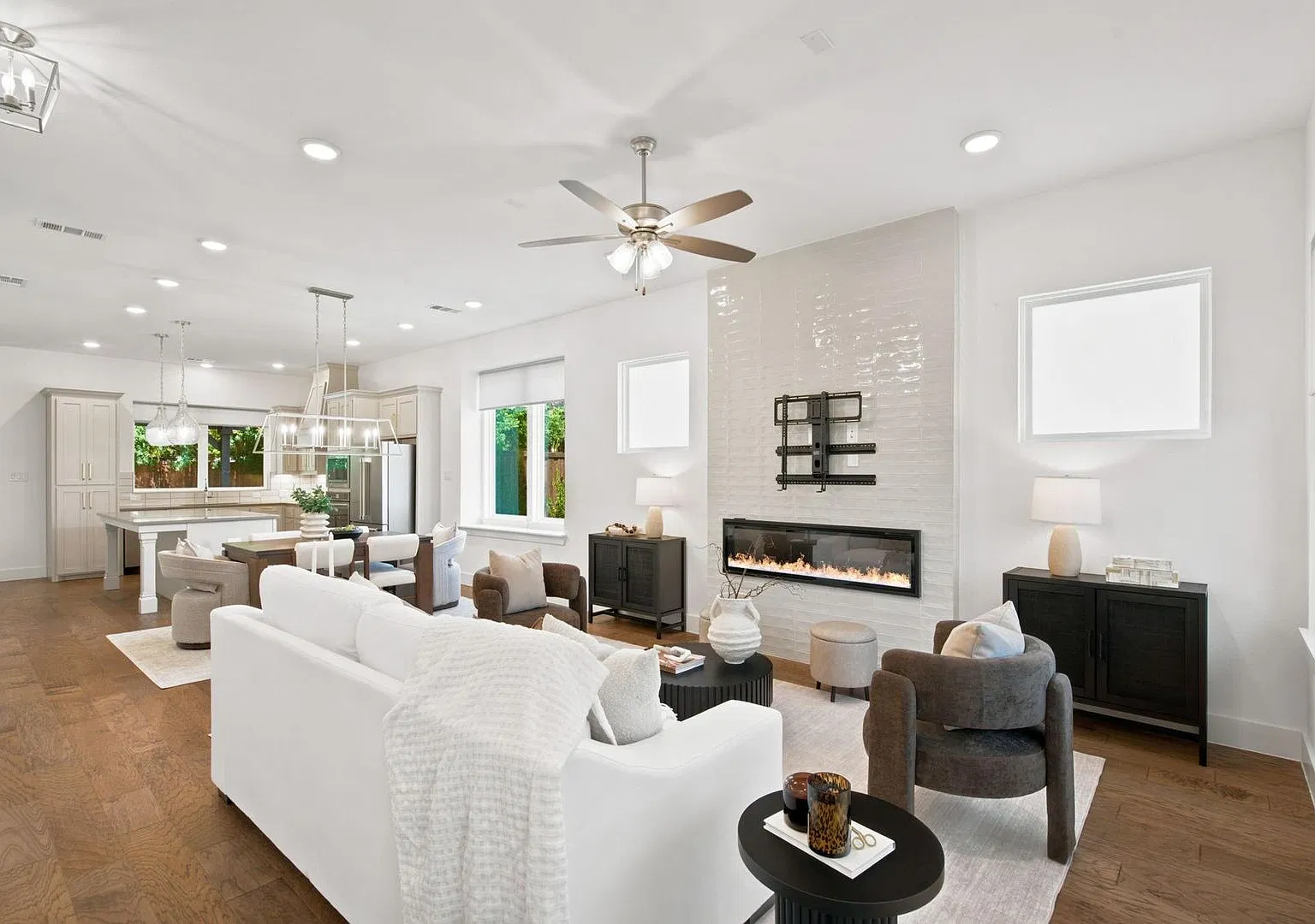 Coming Soon! A North Richland Hills Showstopper Stunning Two-Story Living at Its Finest! — Photo 4