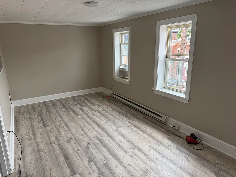 240 Walnut St #3 — Photo 6