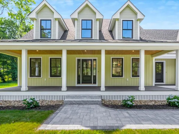 195 Amesbury Road, Kensington, NH 03833