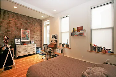 Rented by R New York