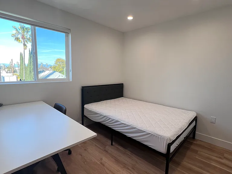 1224 W 37th Pl — Photo 58