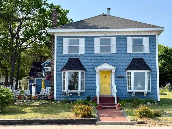 26015 Main St, Beaver Island, MI 49782