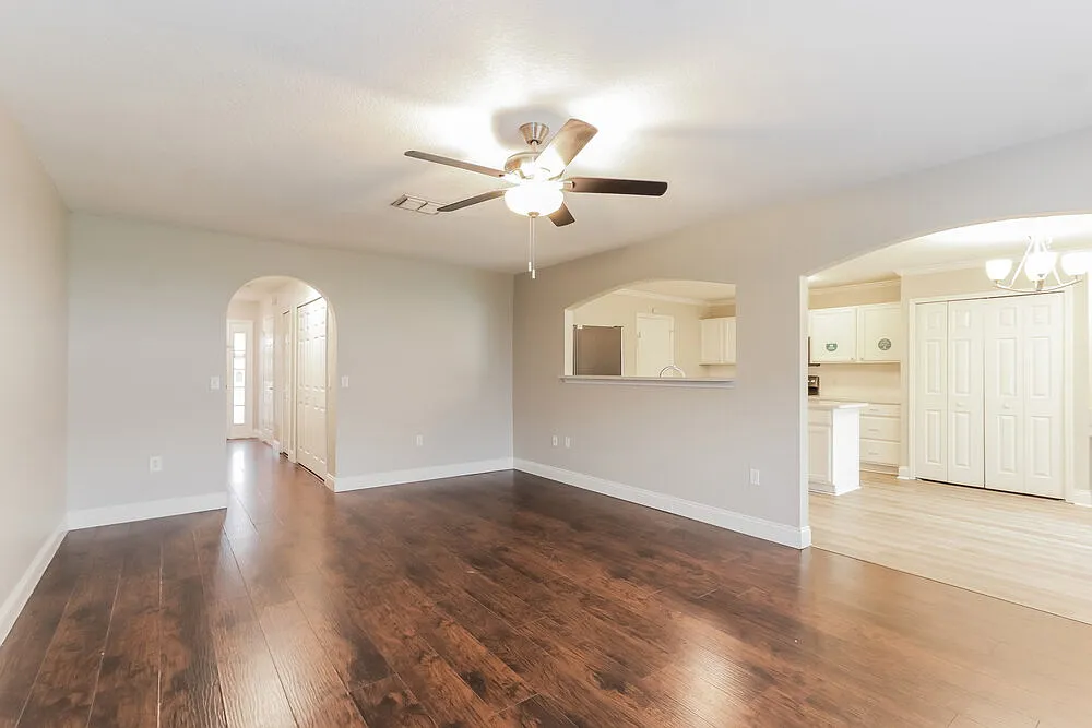 4 bed, 2.5 bath, 1891 sqft, $2,220 — Photo 4