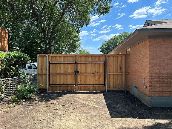 5th image of 313 Hillcrest Ave