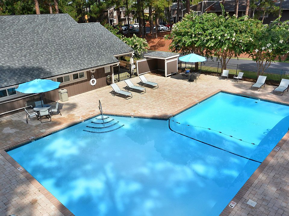 Sparkling Swimming pool at Keystone at Fayetteville, NC