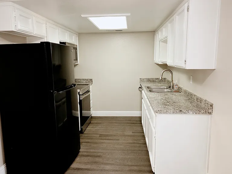 Heather Court Apartments — Photo 7