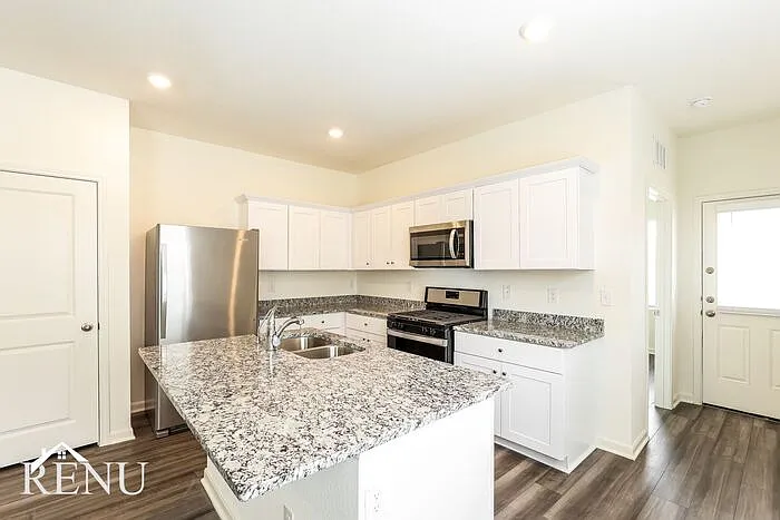 3 bed, 2.0 bath, 1401 sqft, $1,650 — Photo 3