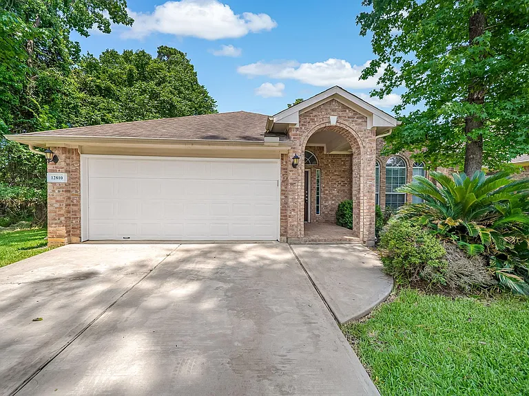12810 Lake Shore Dr — Photo 1