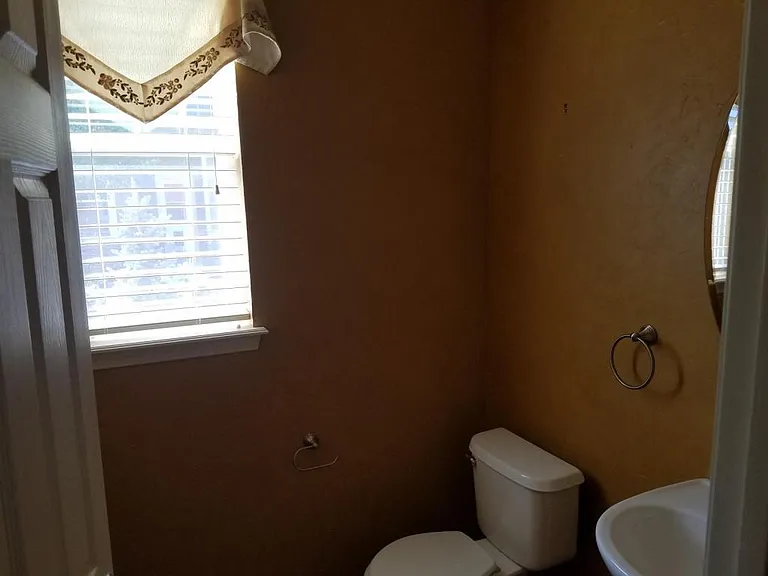 2370 Windmill Dr — Photo 8