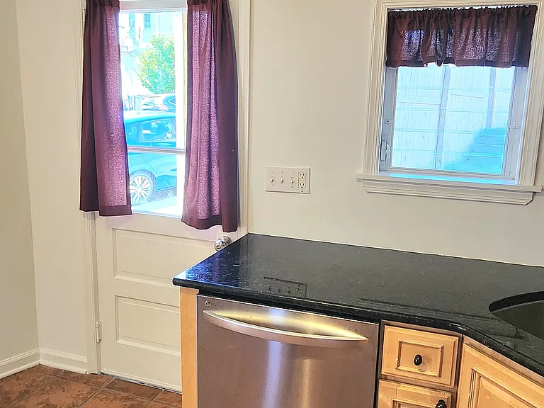 3591 Calumet St — Photo 10