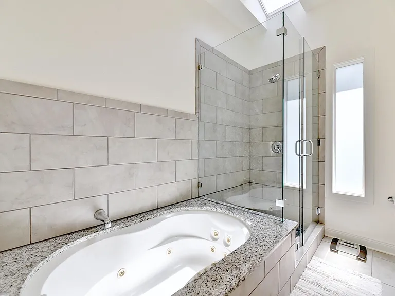 2319 Pruett St — Photo 17