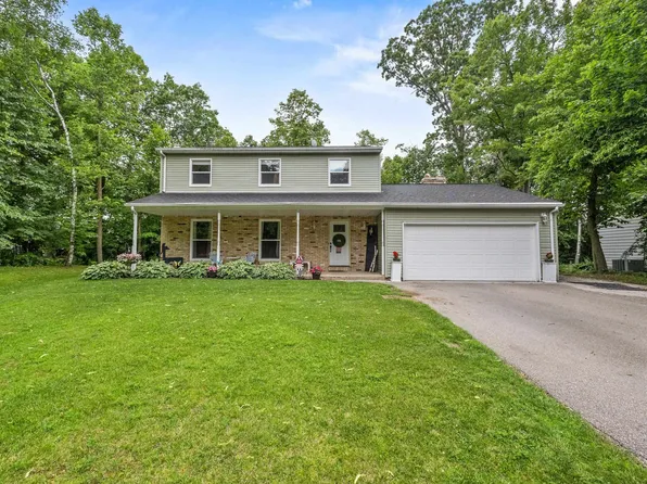 1218 Westwood Ln, Manitowoc, WI 54220