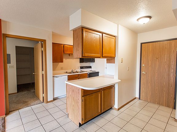 5th image of 2601 N Maple Ln #206