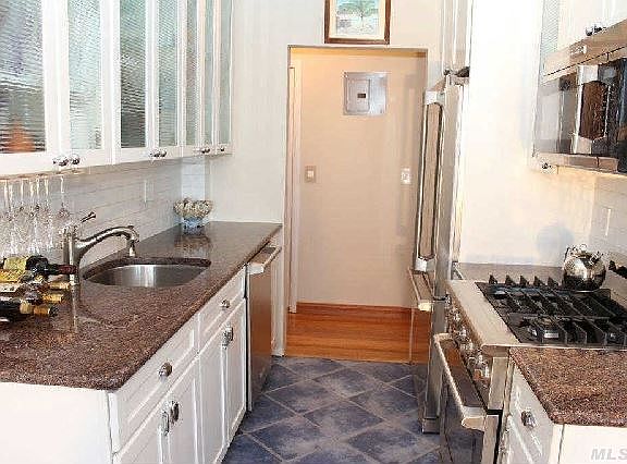 4th image of 560 W Broadway APT 4J