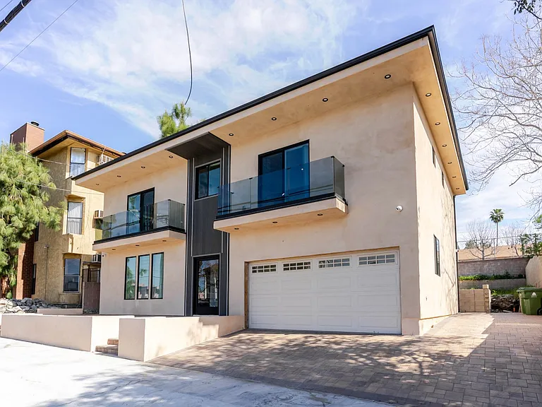 10232 Tujunga Canyon Blvd — Photo 1