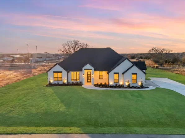 2009 Forest Bridge Dr, Azle, TX 76020